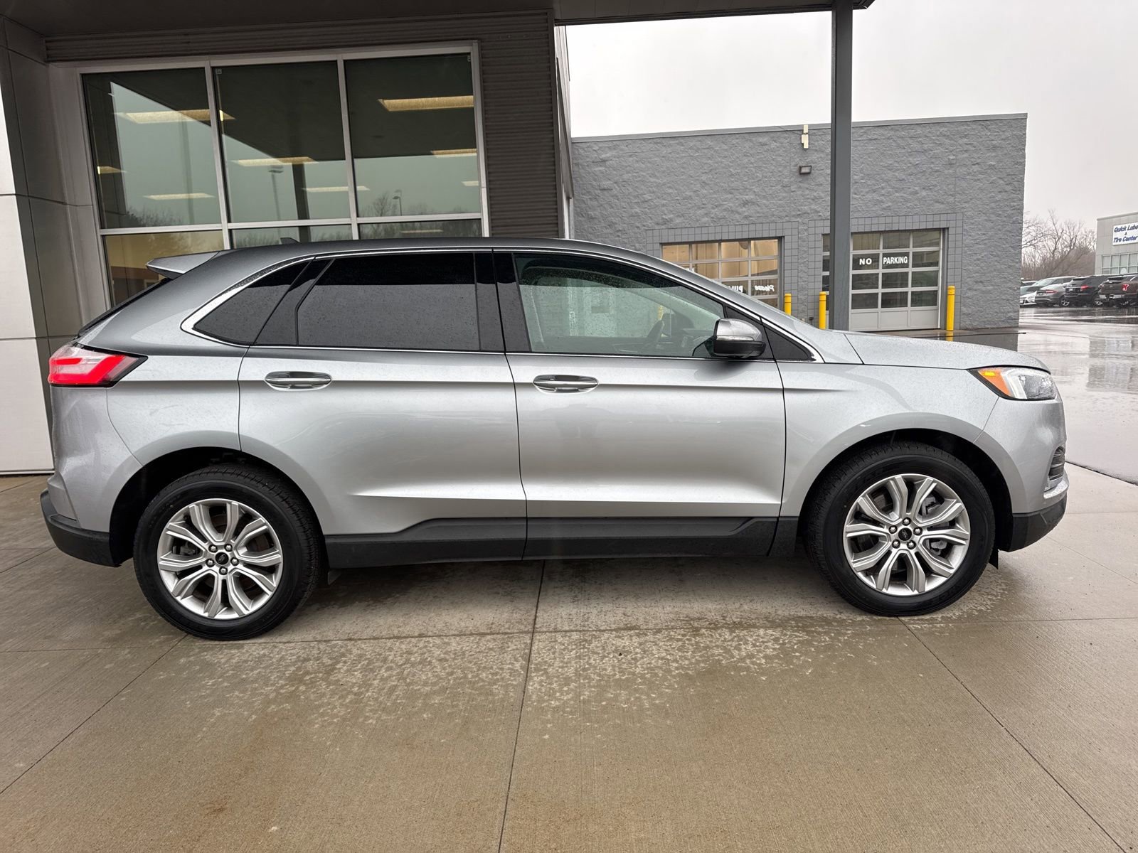 Certified 2024 Ford Edge Titanium image 2