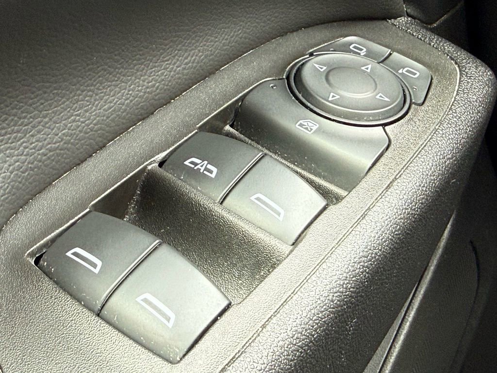 Used 2023 Chevrolet Equinox LT image 17