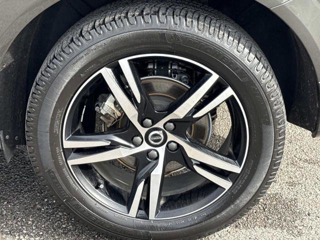 Used 2022 Volvo XC60 B5 R-Design w/ Advanced Package image 9