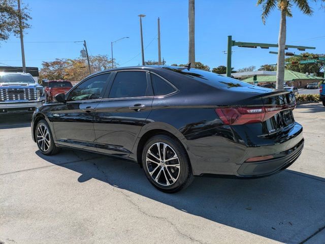 Used 2025 Volkswagen Jetta Sport image 2