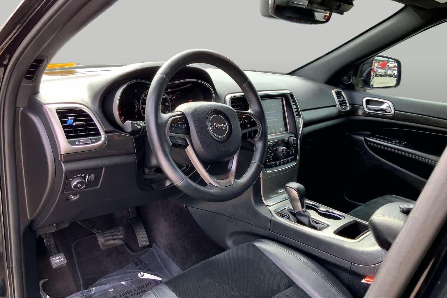 Used 2018 Jeep Grand Cherokee Altitude AWD/4WD image 16