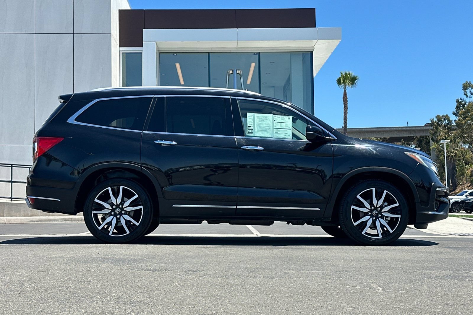 Used 2022 Honda Pilot Touring image 2