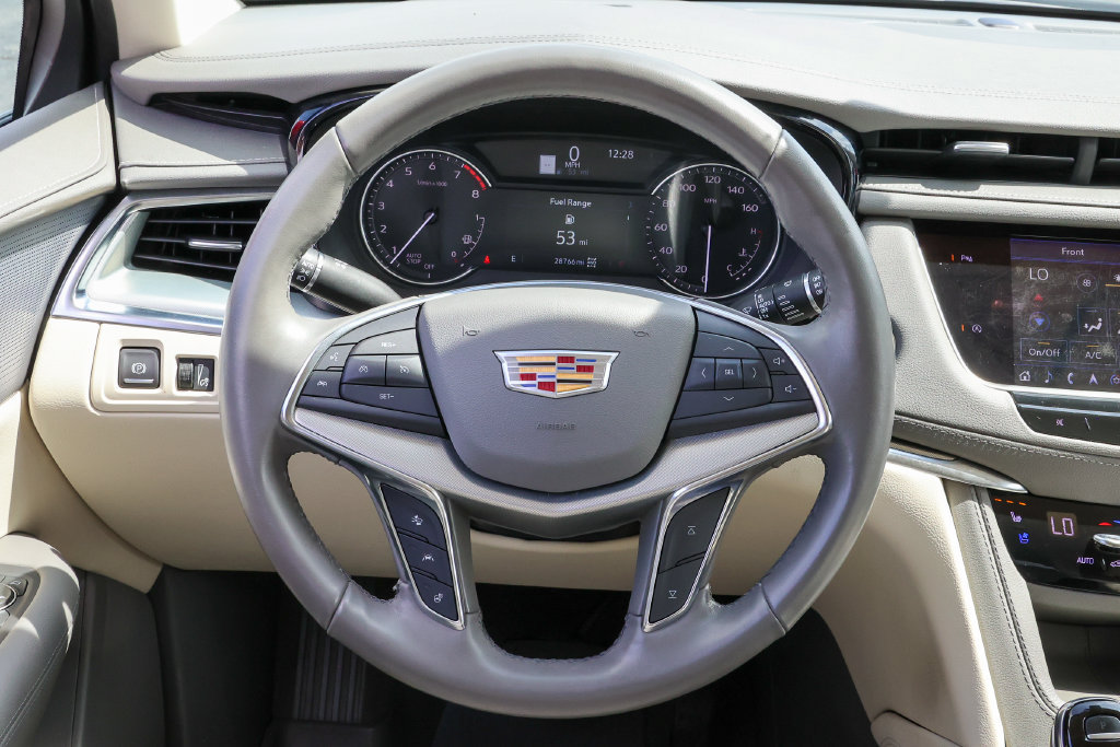 Used 2021 Cadillac XT5 Premium Luxury w/ LPO, Floor Liner Package AWD/4WD image 10