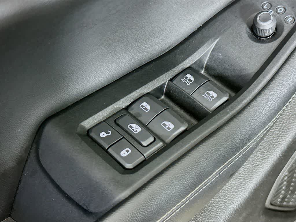 Used 2024 Jeep Grand Cherokee L Altitude RWD image 28