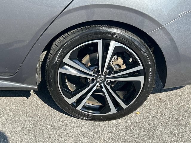 Used 2022 Nissan Sentra SR w/ SR Premium Package FWD image 12