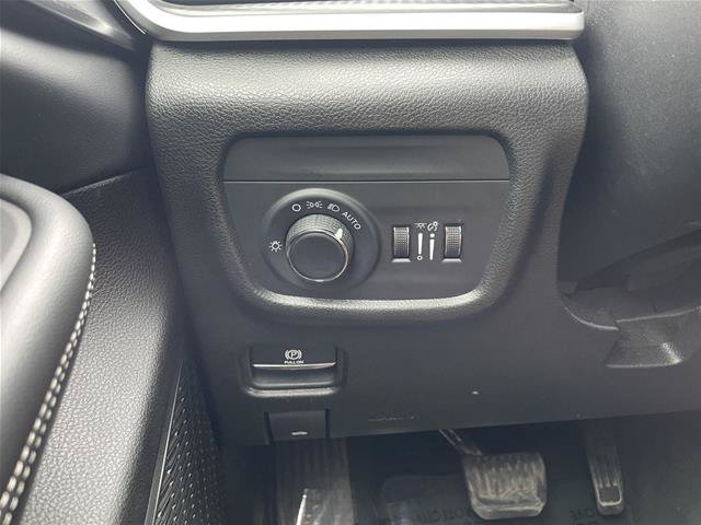 Used 2024 Jeep Grand Cherokee Altitude AWD/4WD image 16