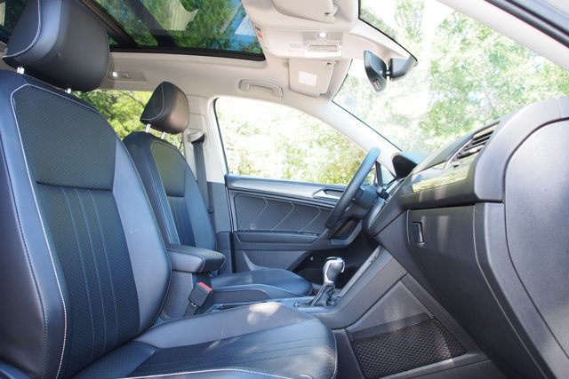 Used 2022 Volkswagen Tiguan SE FWD image 11