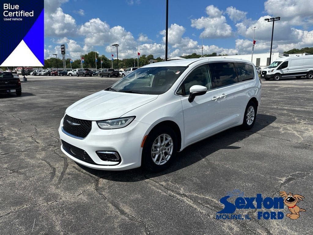 Used 2023 Chrysler Pacifica Touring-L FWD image 1