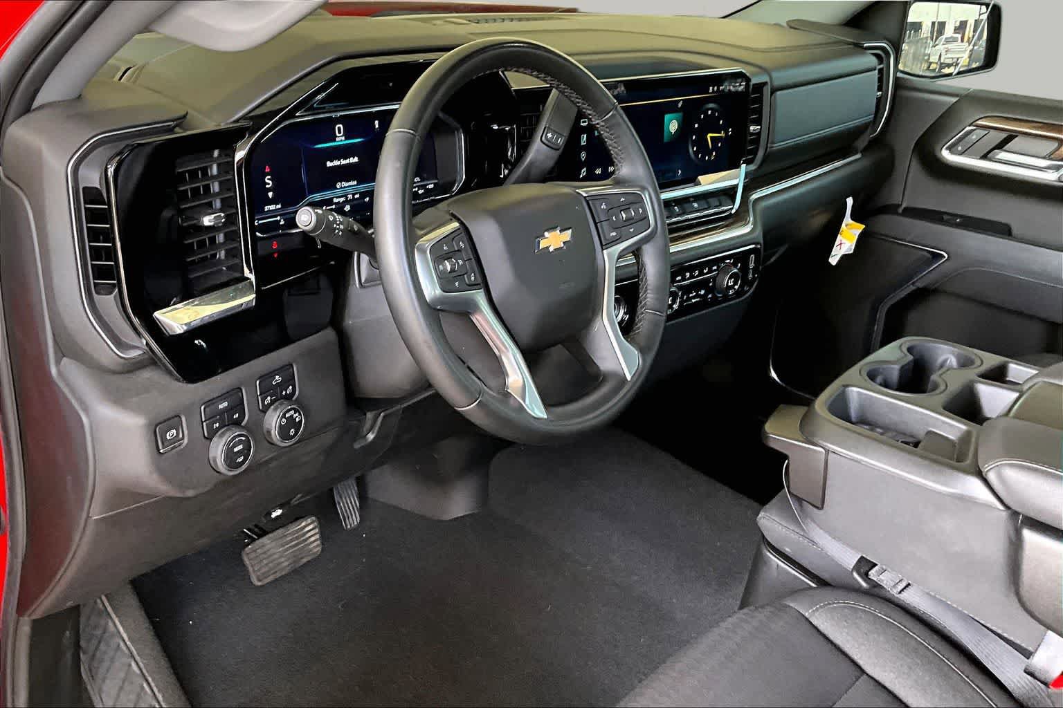 Used 2023 Chevrolet Silverado 1500 LT AWD/4WD image 17