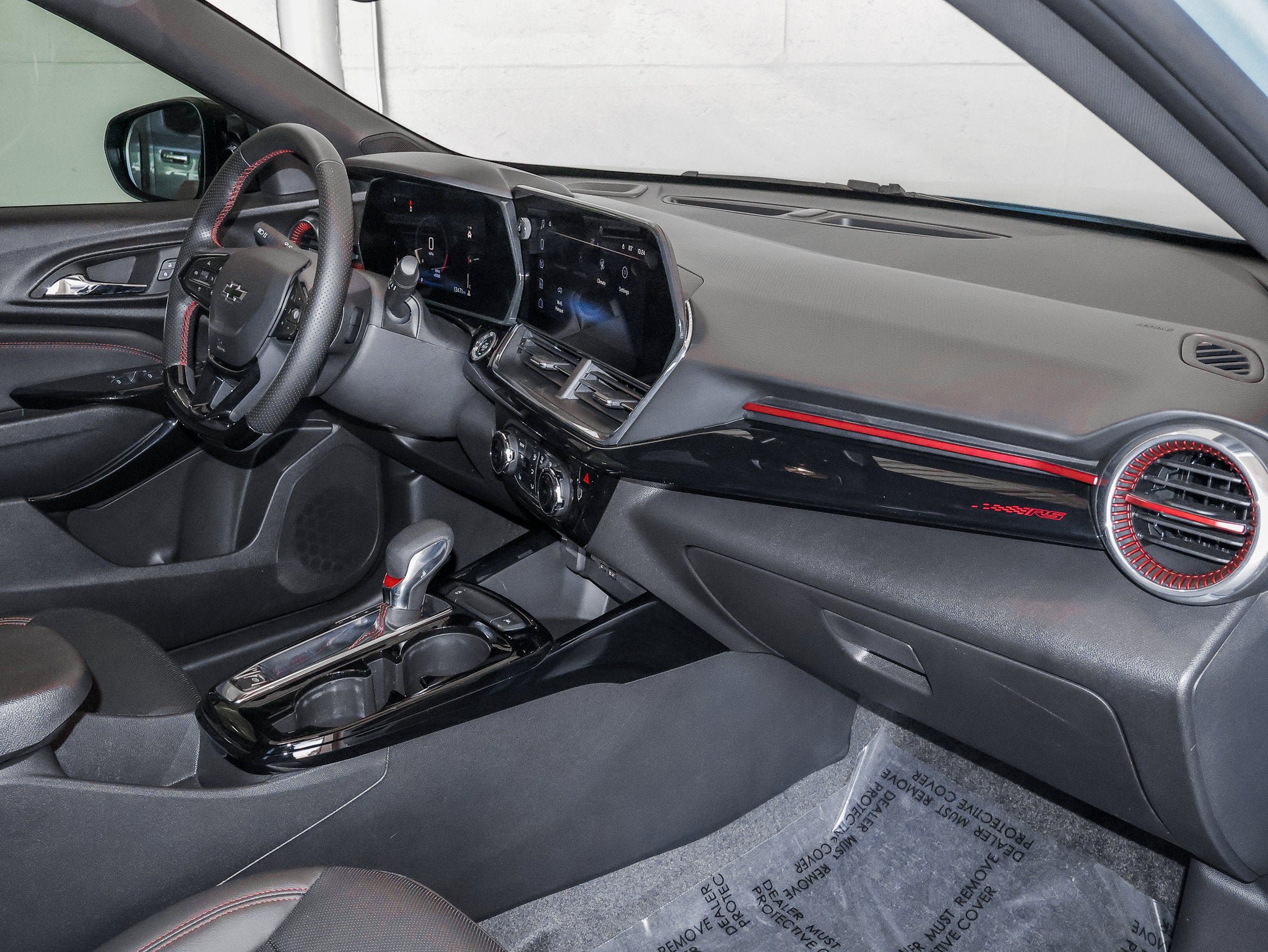 Used 2025 Chevrolet Trax RS FWD image 38