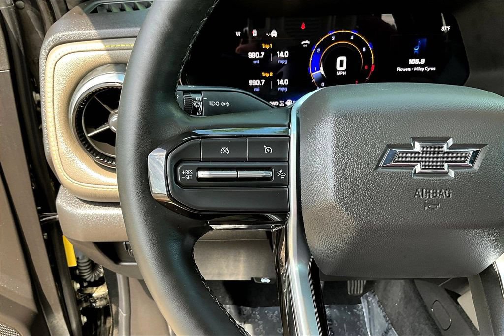 Used 2025 Chevrolet Colorado ZR2 w/ Technology Package AWD/4WD image 14