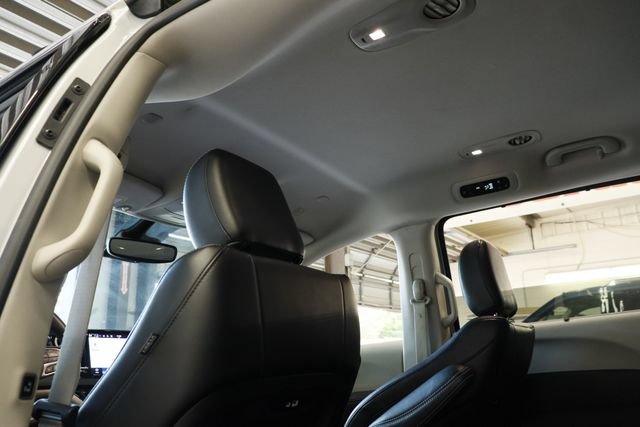Used 2024 Chrysler Pacifica Touring-L FWD image 28