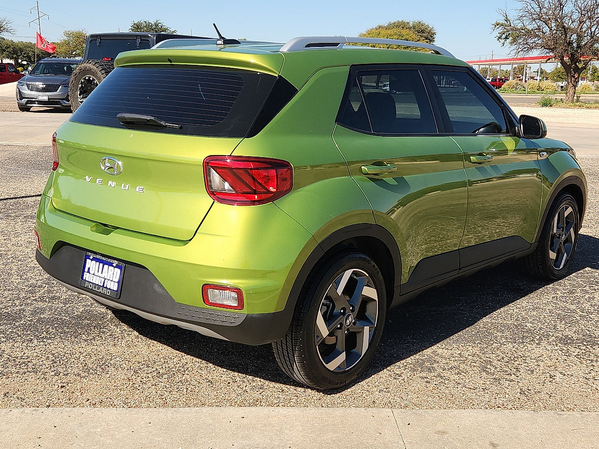 Used 2023 Hyundai Venue SEL FWD image 4