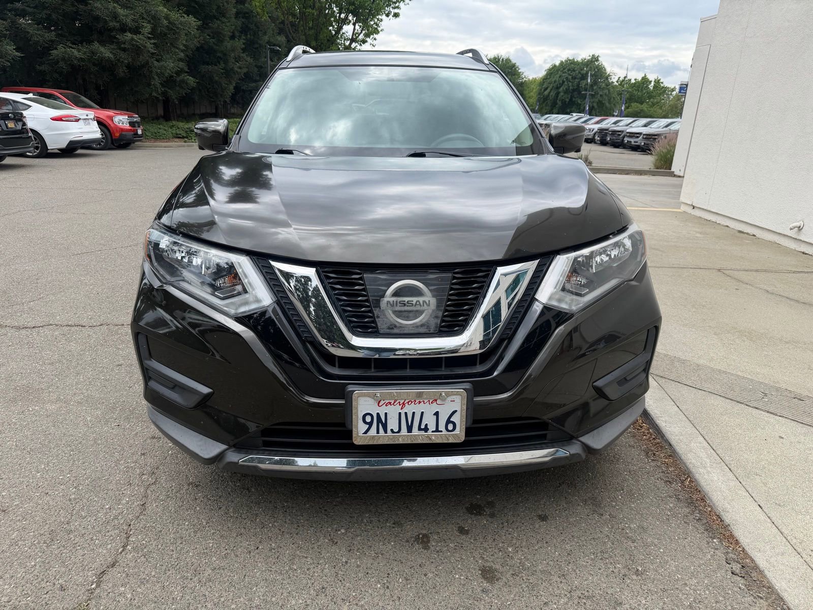 Used 2017 Nissan Rogue SV w/ SV Premium Package image 8