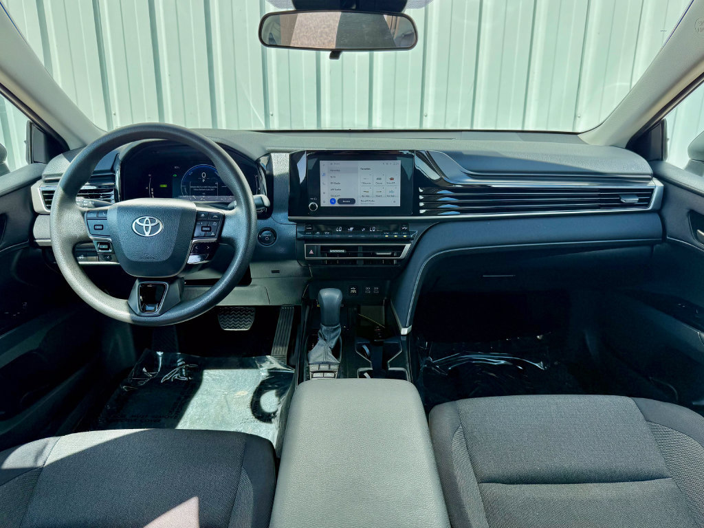 Used 2025 Toyota Camry LE FWD image 31