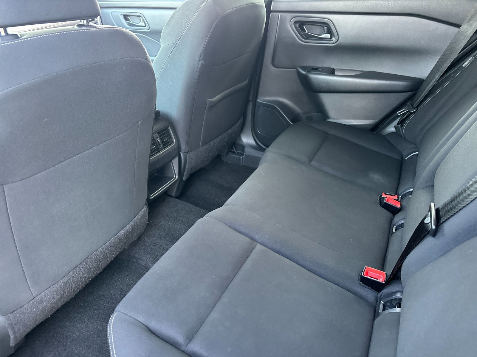 Used 2024 Nissan Rogue S image 11