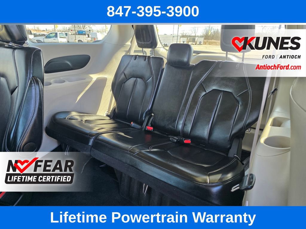 Used 2024 Chrysler Pacifica Touring-L image 22