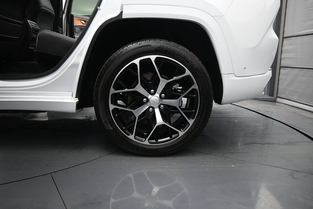 Used 2023 Jeep Grand Cherokee Summit AWD/4WD image 20