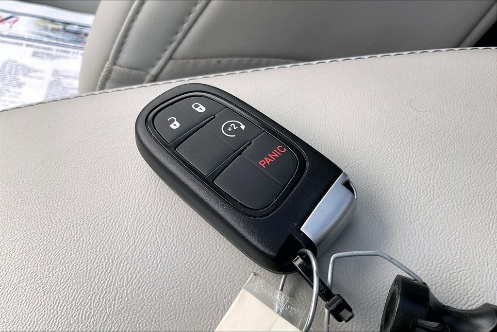 Used 2020 Jeep Cherokee Latitude Plus FWD image 36