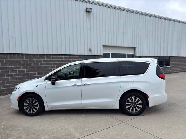 Used 2024 Chrysler Pacifica Limited FWD image 9