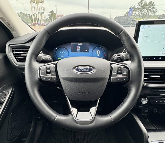 Certified 2025 Ford Escape Platinum w/ Premium Technology Package FWD image 16