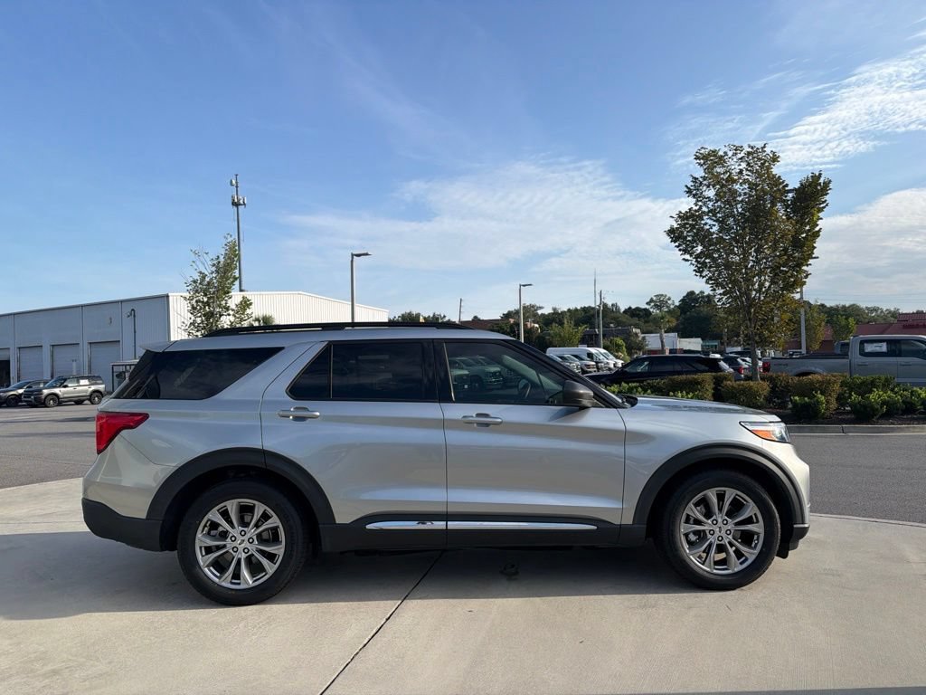 Certified 2023 Ford Explorer XLT w/ Equipment Group 202A RWD image 11