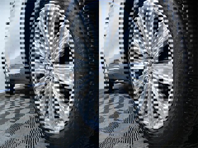 Certified 2023 Ford Explorer Limited w/ Limited Technology Package image 2