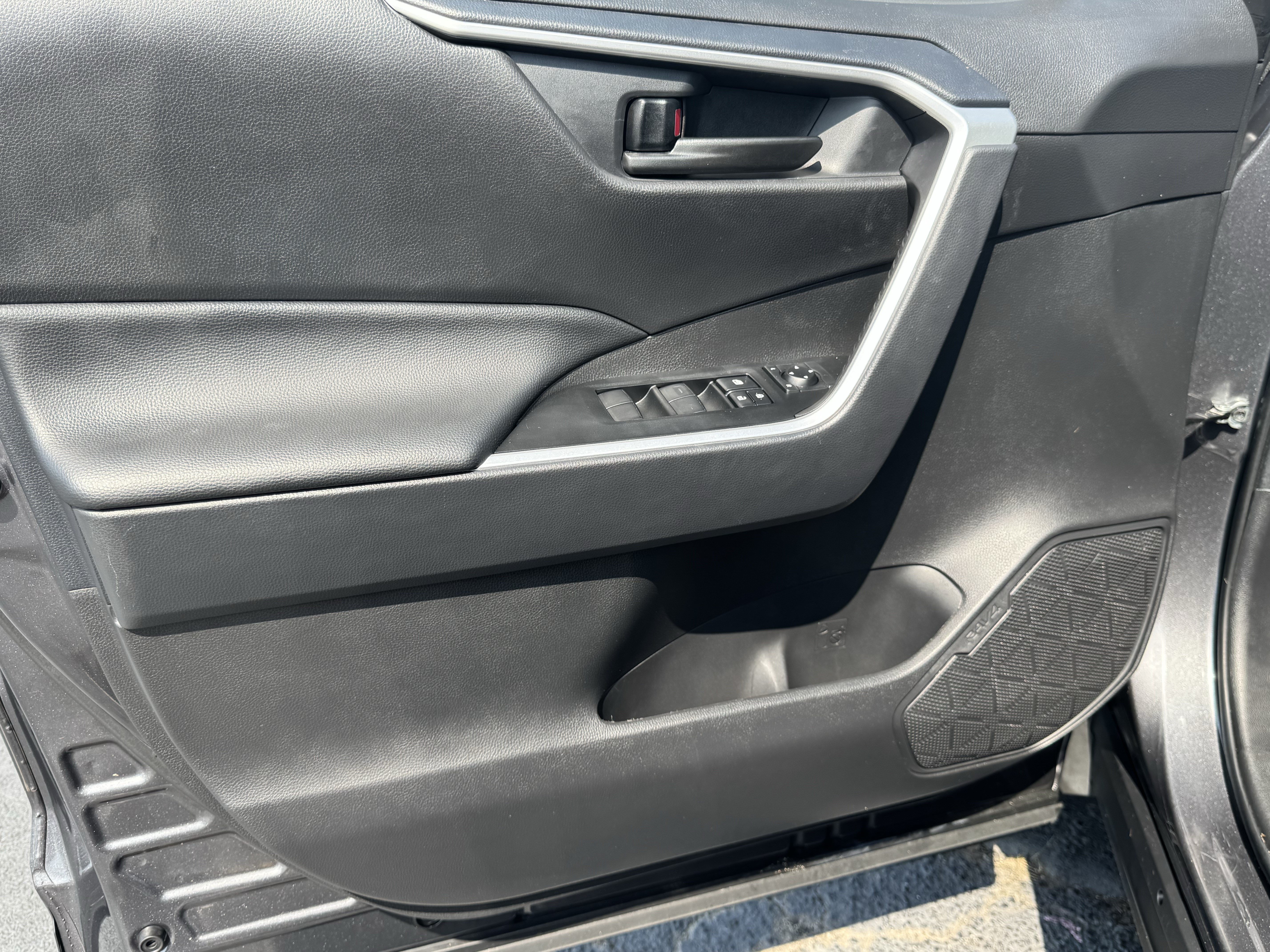 Used 2024 Toyota RAV4 LE FWD image 10