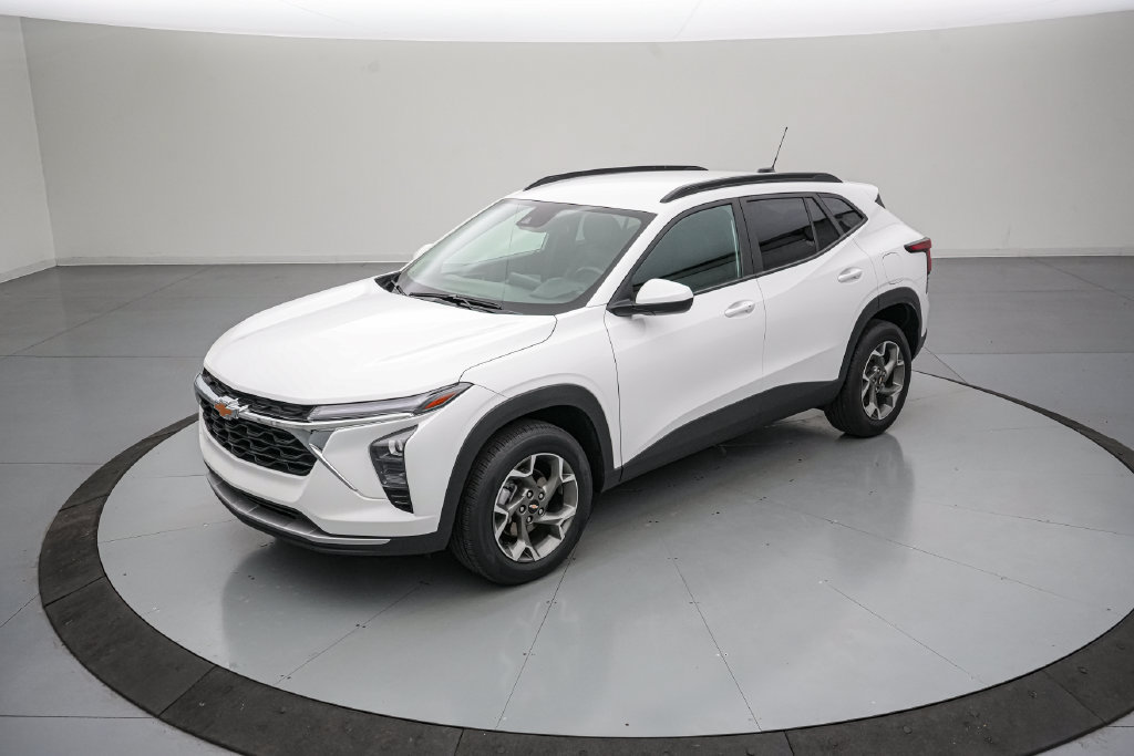 Used 2025 Chevrolet Trax LT w/ LT Convenience Package FWD image 8