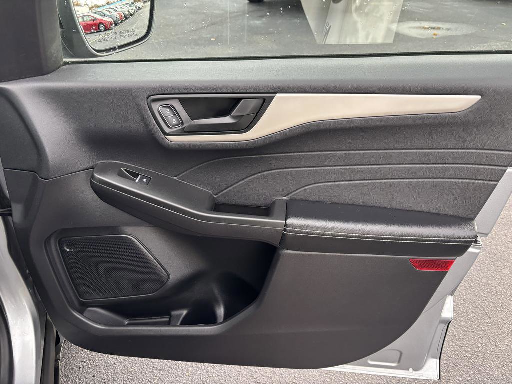 Certified 2022 Ford Escape SE w/ SE Sport Appearance Package image 17