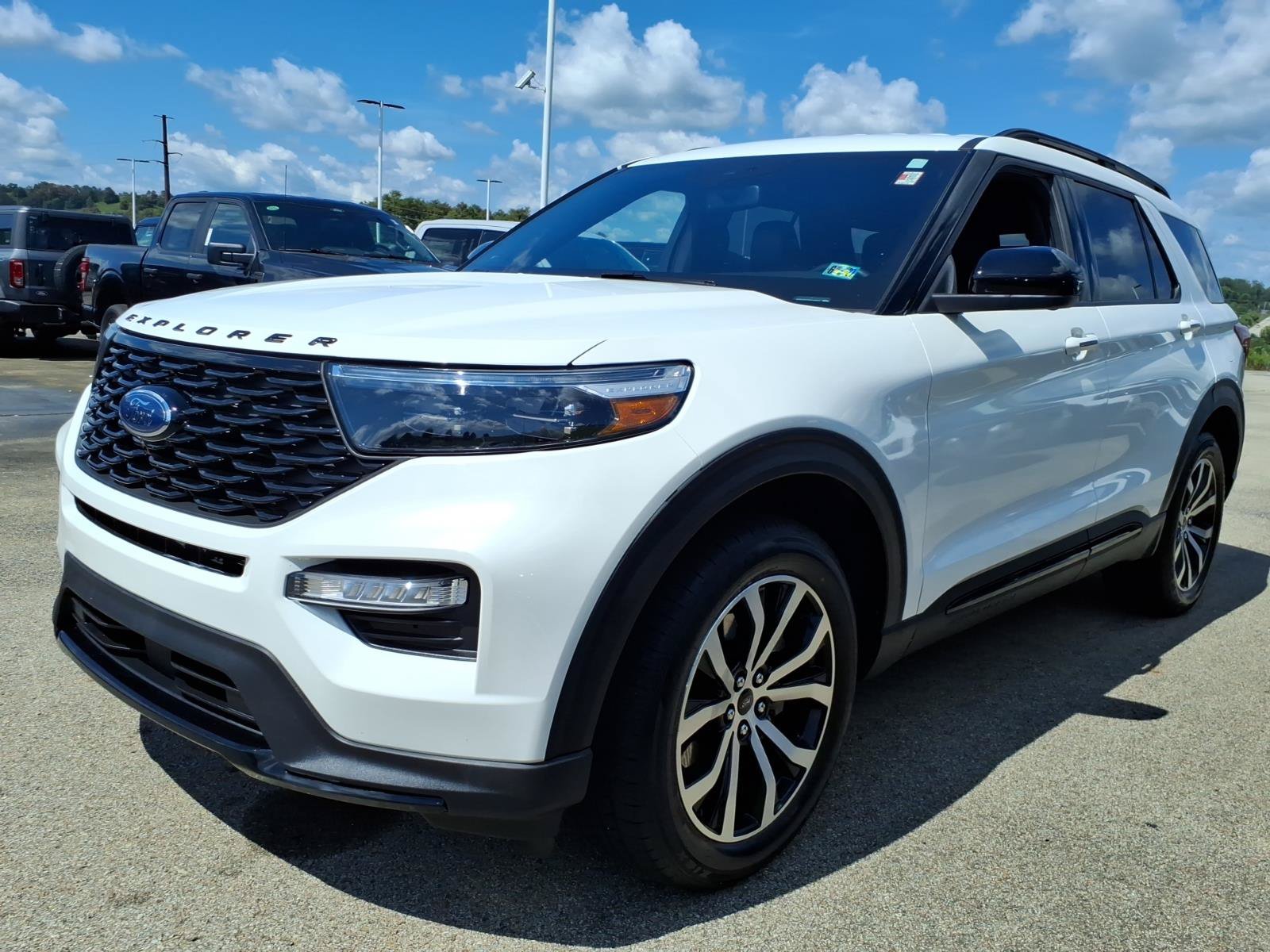 Certified 2022 Ford Explorer ST-Line w/ Class IV Trailer Tow Package AWD/4WD image 3