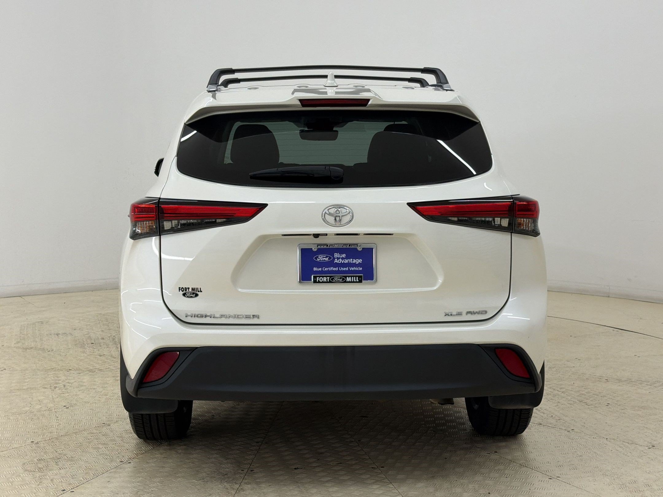 Used 2020 Toyota Highlander XLE AWD/4WD image 10