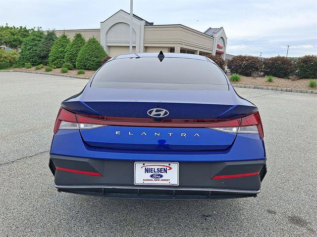 Used 2024 Hyundai Elantra SE FWD image 22