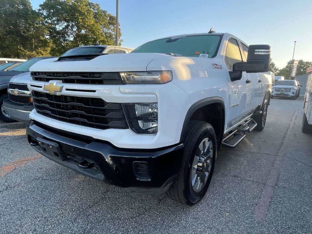 Used 2025 Chevrolet Silverado 2500 Custom w/ Custom Value Package AWD/4WD image 2