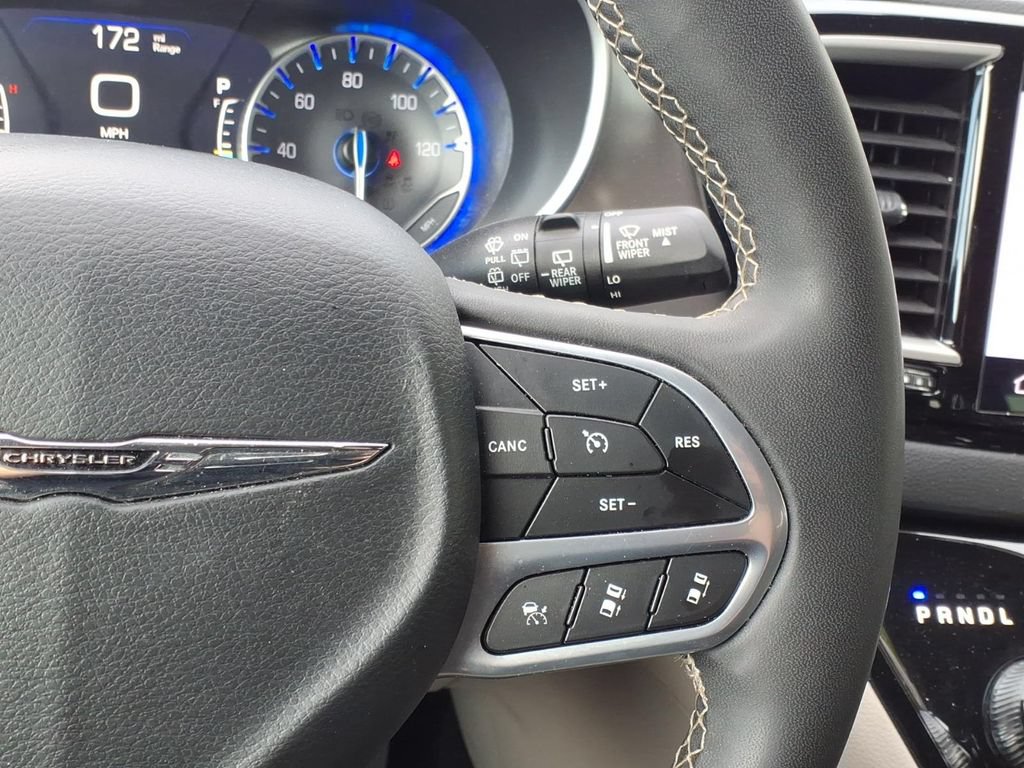 Used 2024 Chrysler Pacifica Touring-L FWD image 22