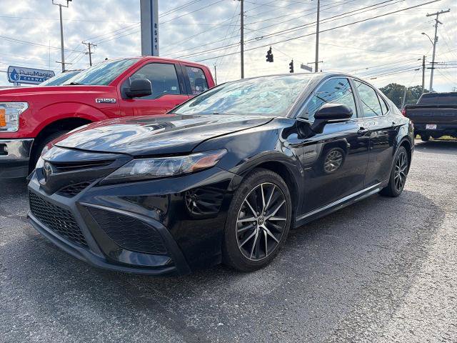 Used 2024 Toyota Camry SE FWD image 1