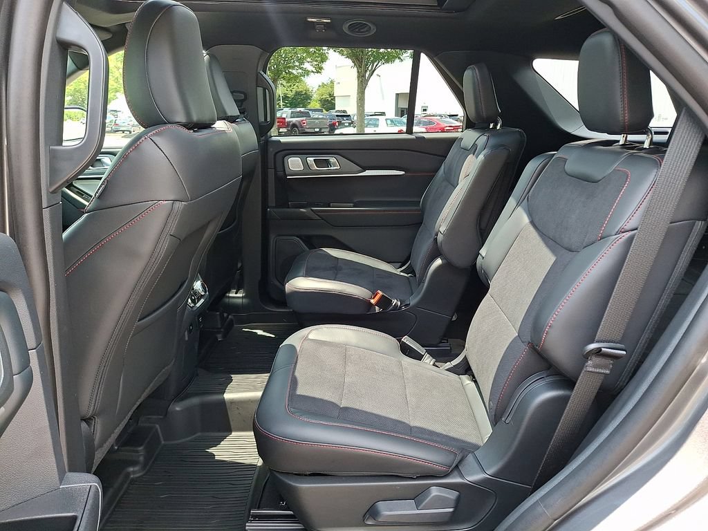 Certified 2026 Ford Explorer ST w/ Sun And Sound Package AWD/4WD image 13