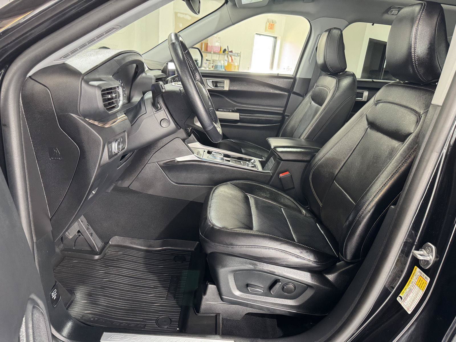 Certified 2022 Ford Explorer Limited w/ Equipment Group 301A AWD/4WD image 17