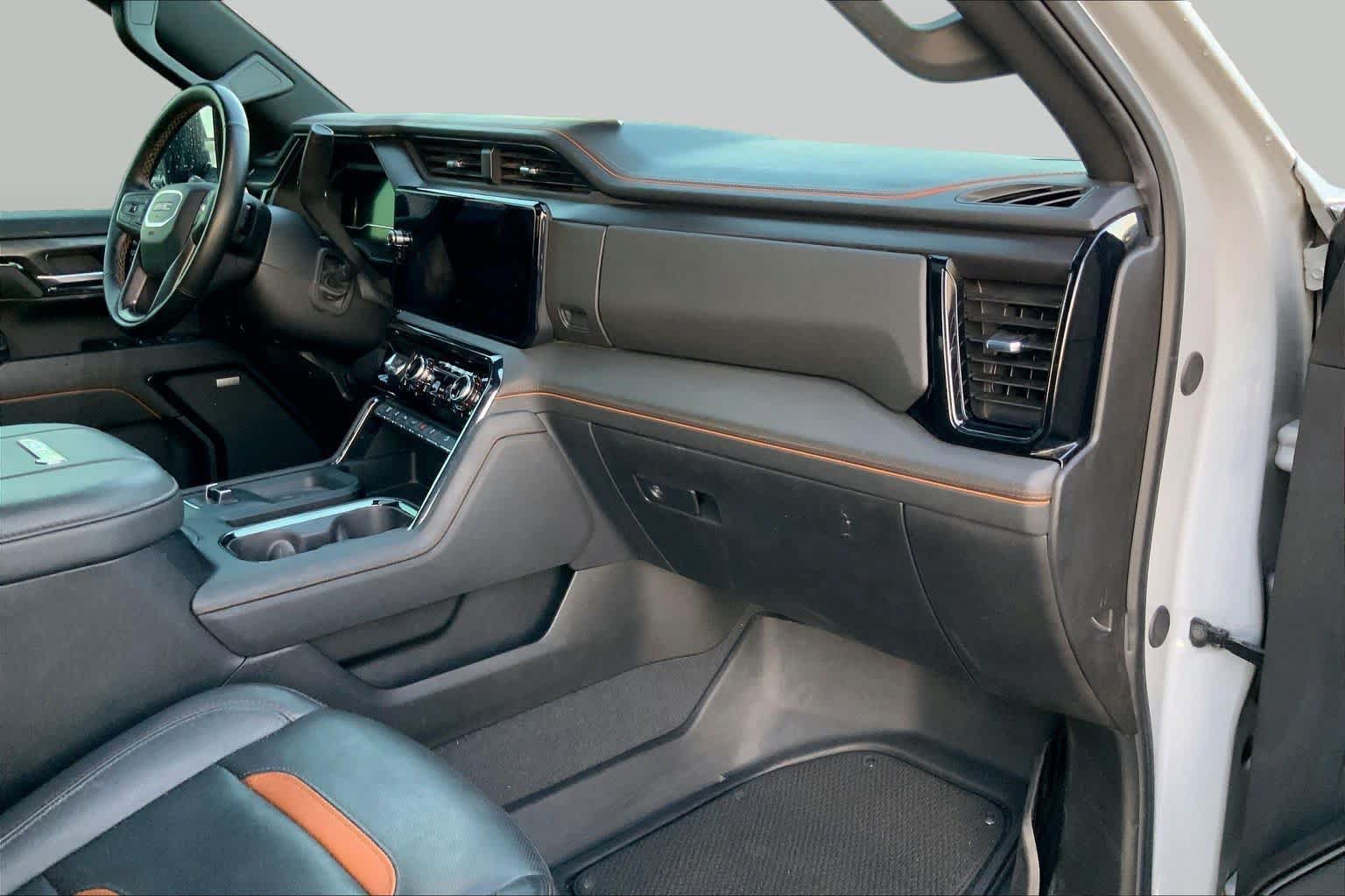 Used 2024 GMC Sierra 2500 AT4 w/ AT4 Premium Plus Package AWD/4WD image 18