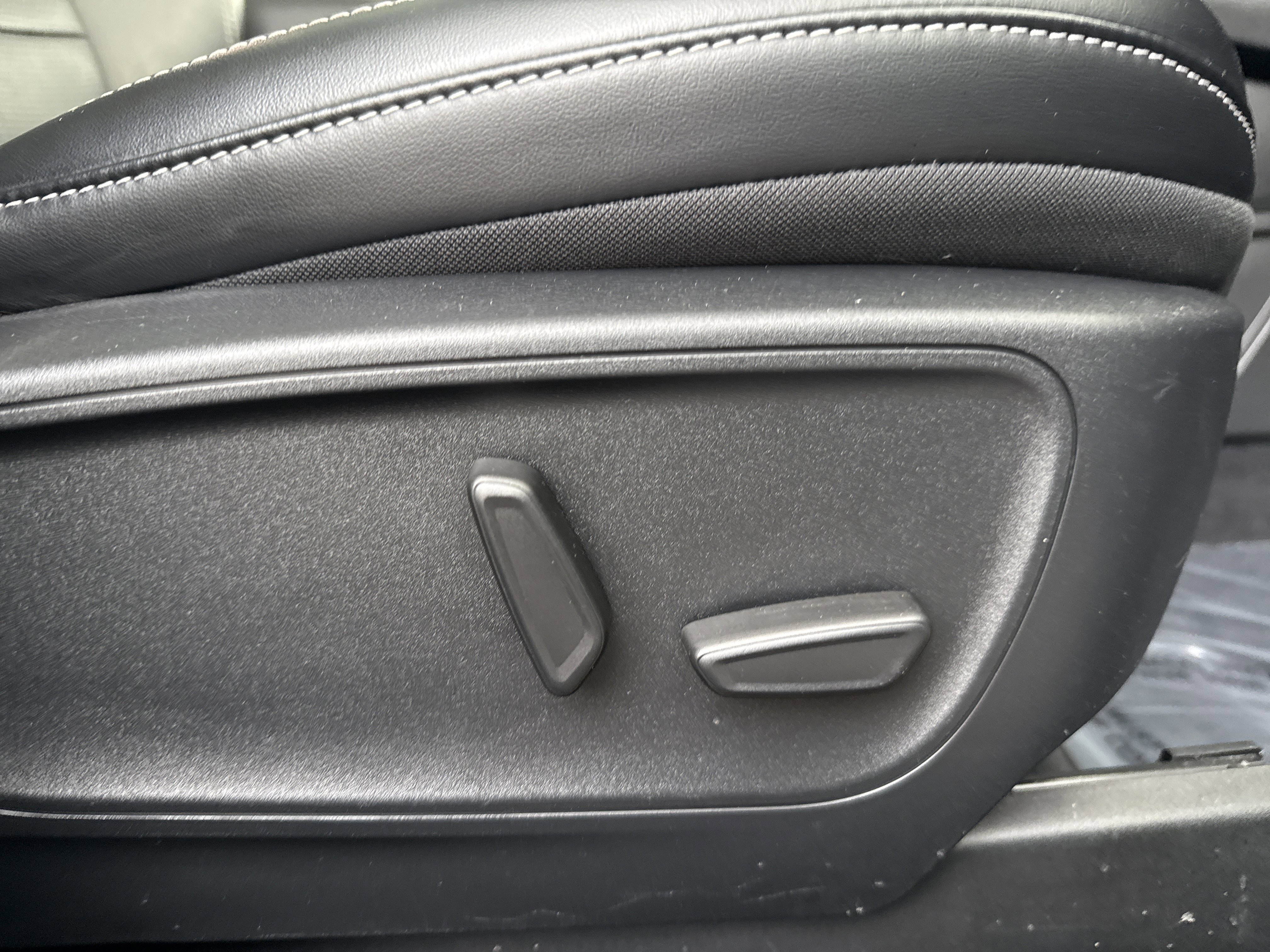 Certified 2024 Ford Escape Platinum w/ Class II Trailer Tow Package image 28