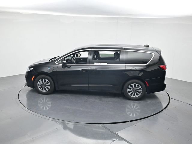 Used 2025 Chrysler Pacifica Select FWD image 44