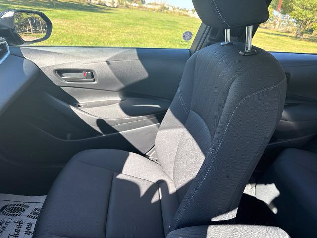 Used 2025 Toyota Corolla LE FWD image 5
