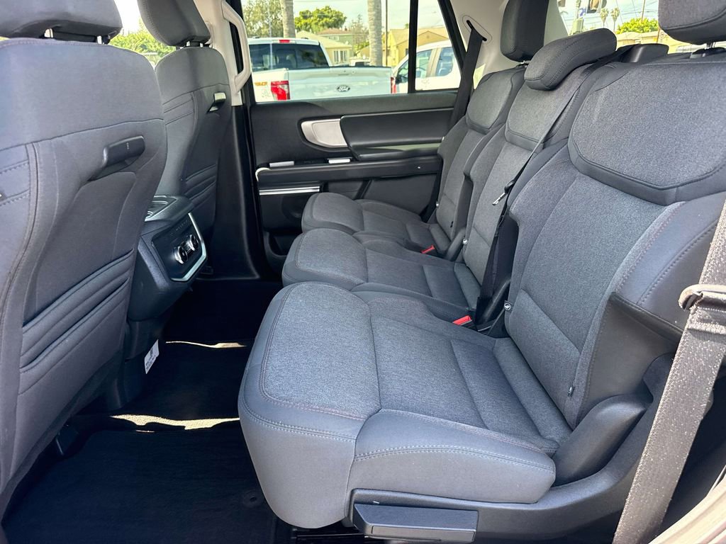 Certified 2025 Ford Expedition Active image 11