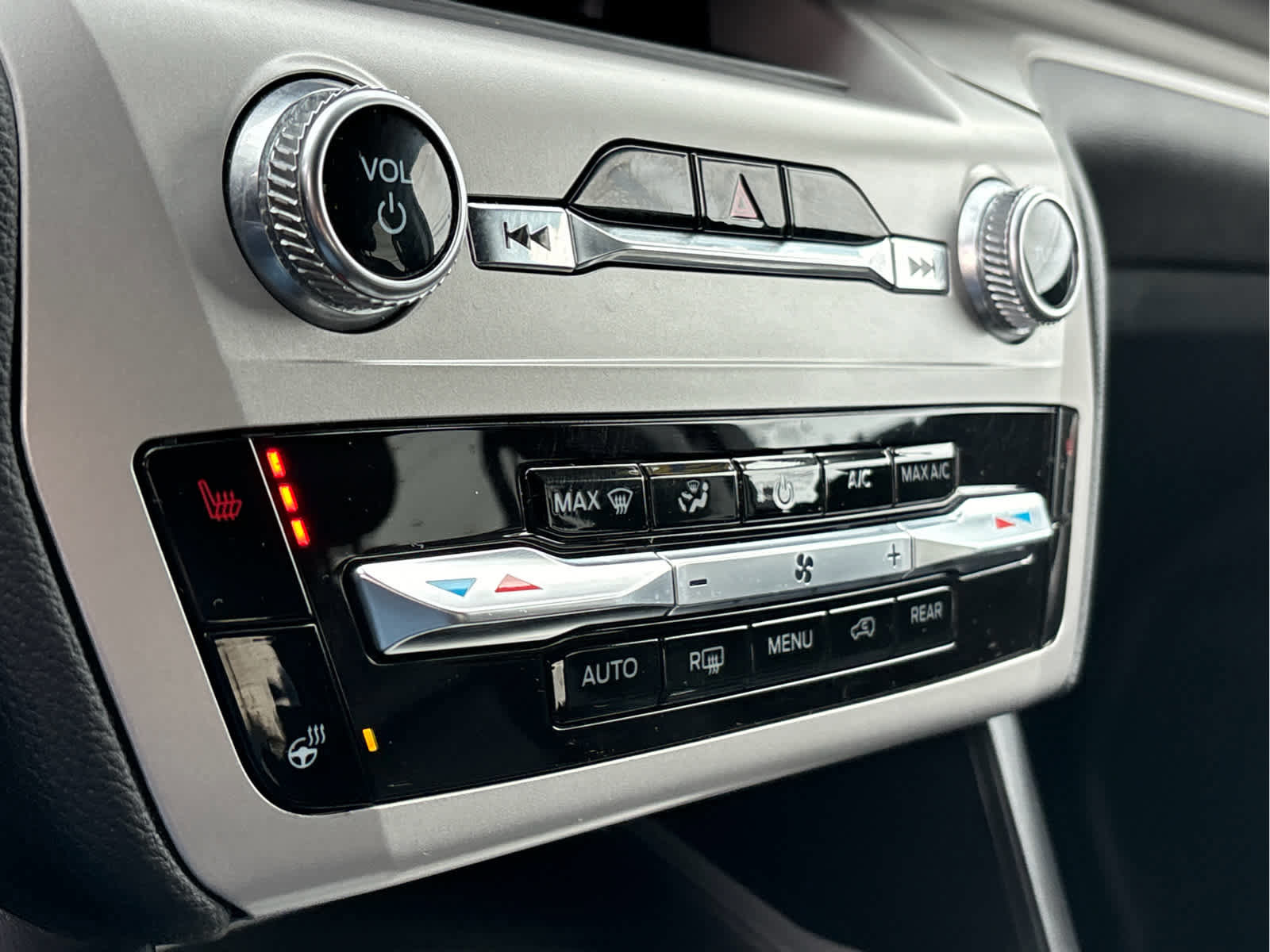 Certified 2022 Ford Explorer XLT w/ Equipment Group 202A image 21