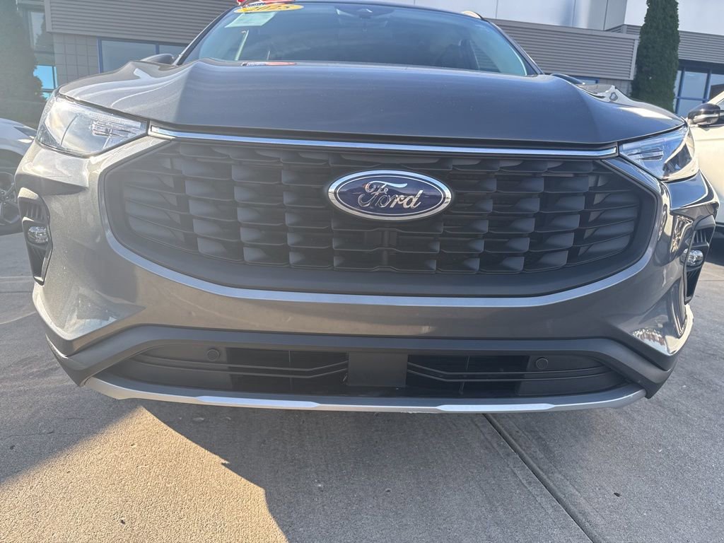 Certified 2025 Ford Escape SE image 12