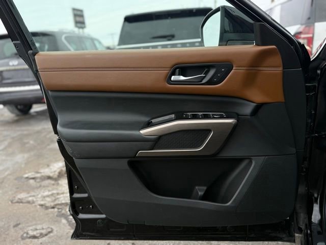 Used 2023 Nissan Pathfinder Platinum w/ Cargo Package image 25