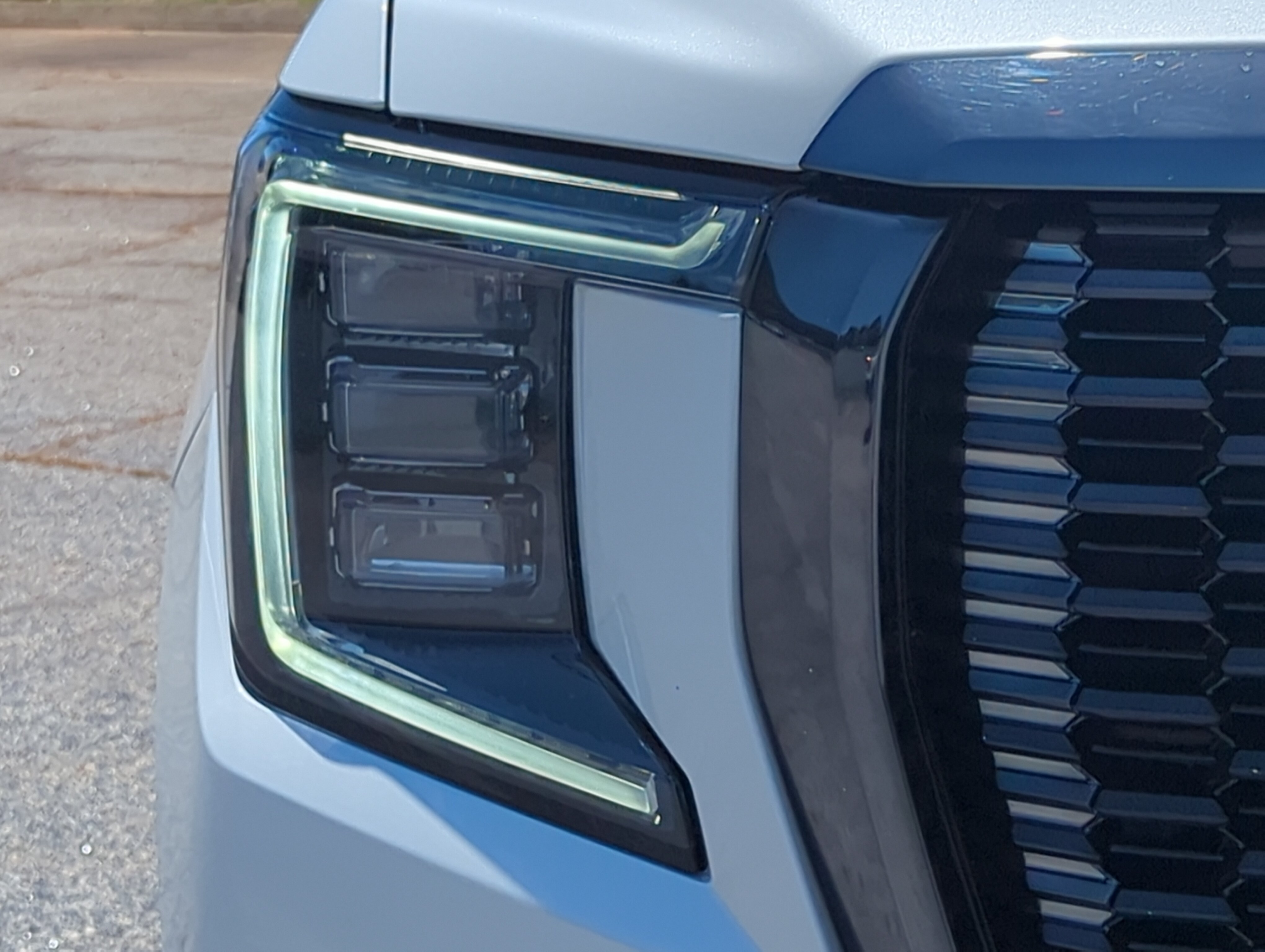 Used 2023 GMC Yukon XL Denali Ultimate AWD/4WD image 8