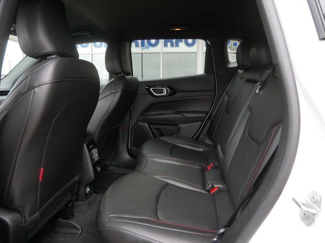 Used 2025 Jeep Compass Trailhawk AWD/4WD image 17