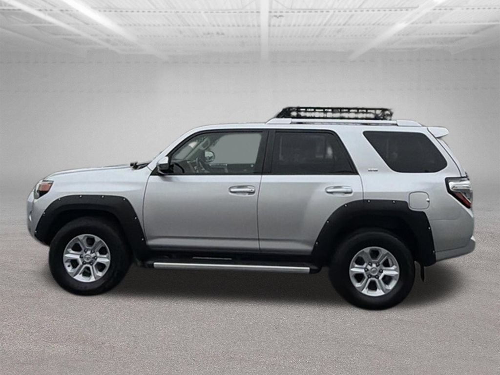 Used 2018 Toyota 4Runner SR5 AWD/4WD image 7