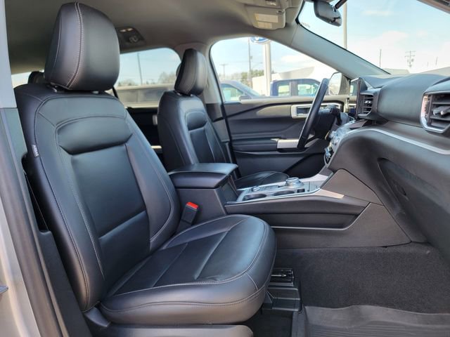 Certified 2023 Ford Explorer XLT w/ Equipment Group 202A AWD/4WD image 25